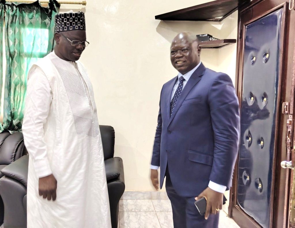 Passation de service au ministère de l&rsquo;Agriculture et du Développement rural : le ministre sortant, GUISMALA Hamza, transmet les charges à son successeur, Emmanuel MBETID BESSANE