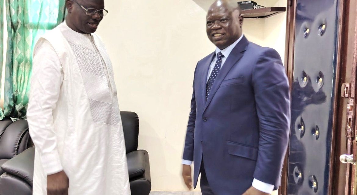 Passation de service au MADR: GUISMALA Hamza, transmet les charges à son successeur, Pr Emmanuel MBETID-BESSANE