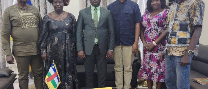 7 Info.Agri : Visite de courtoisie : le Directeur général de la Société Manioc de Centrafrique (SMCAF), M. HEREN ISSAKA JOAN, reçu par le Ministre de l'Agriculture et du Développement Rural, Pr Emmanuel MBETID-BESSANE